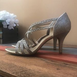 Bandolino rhinestone dress shoes